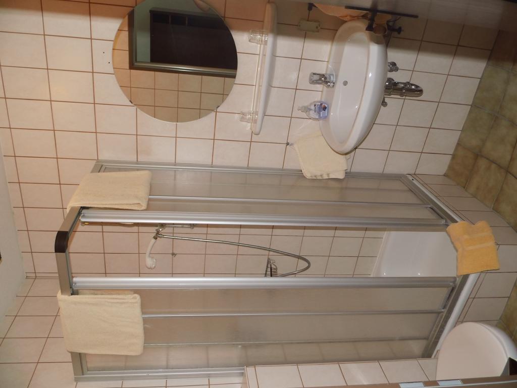 Hotel Zum Lutten Didi Friedeburg Room photo